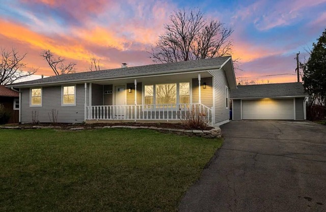 Glamorous Stay in this 3 BR + 3BA House w/ Bar and Home Sauna!