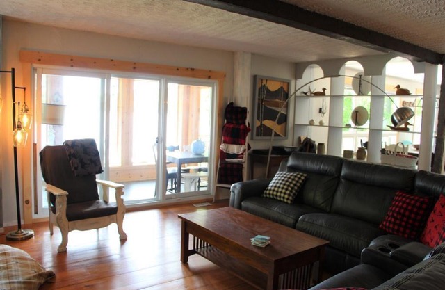Glamour Lake Gem Sleeps 10