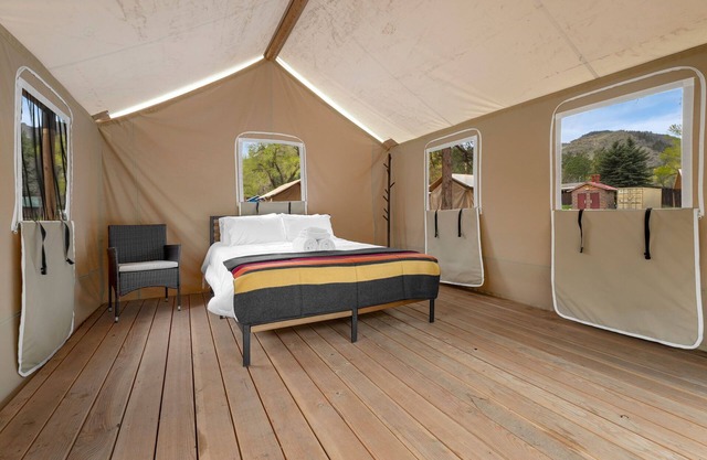 Glamp 2- Rocky Mountain Elk