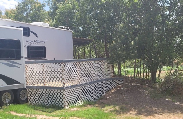 Glamping 3 room RV-pet friendly, fishing, horses-V