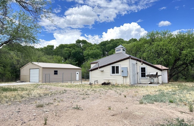 Glamping cabin- 10 min from Verde River day use Perfect to unplug & be w/ nature