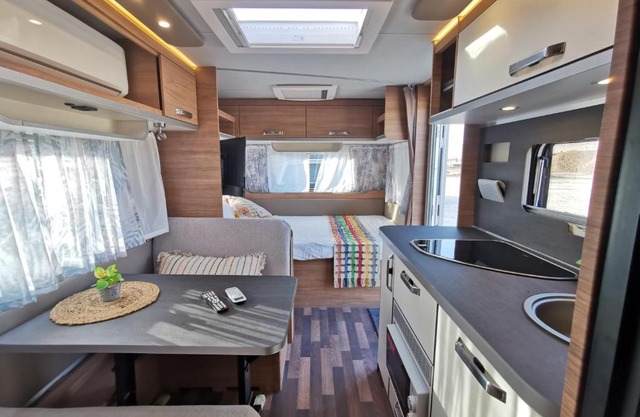 Glamping Caravans In The Crater- גלמפינג קרוואנים במכתש רמון