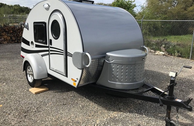 Glamping en un remolque de lágrima