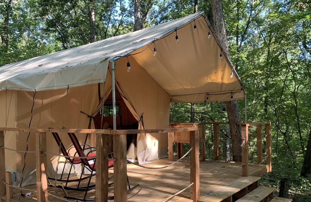 Glamping in Lake of the Ozarks, minutes from Bagnell Dam