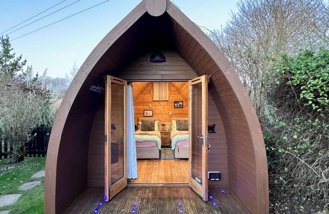 Beautiful Twin Glamping Pod in Salisbury