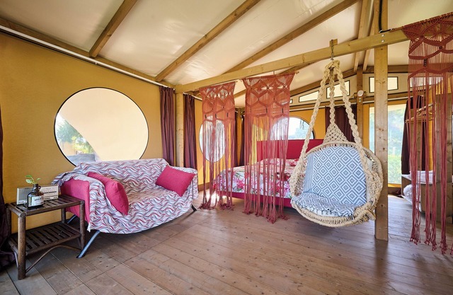 Glamping 'Tenda Glamping Vicino Al Mare' con terraza, jardín y Wi-Fi