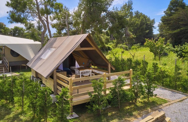 Glamping 'Tenda Safari Vicino Al Mare' con jardín compartido, Wi-Fi y aire acondicionado