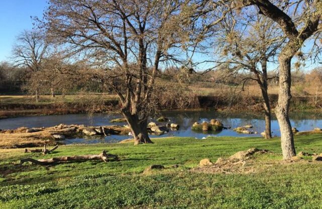 Glamping, San Marcos Water Front Style! A One Acre river park with Kayaks!