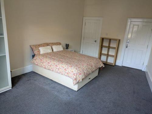 Glasgow Central Very Large Roomz