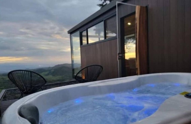 Glass Cabin in the Forest+270° view+ Hot Tub +Deck