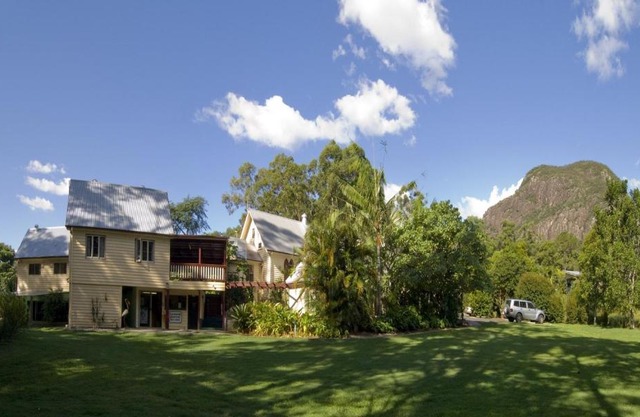 Glass House Mountains Ecolodge