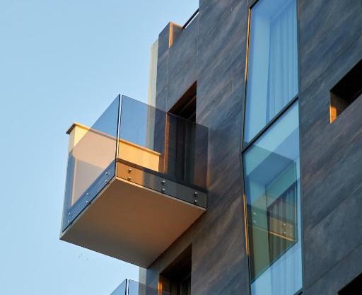 Glass House - Smart Rooms & Parking