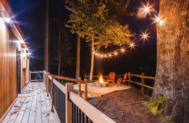 Glass/Wood Cabin5~(outdoor tub weather permitting)