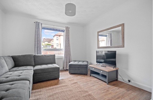 Glebe 2 Bedroom Apartment - Whitburn
