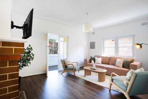 Glebe 2BR Garden Retreat, BBQ & Parking