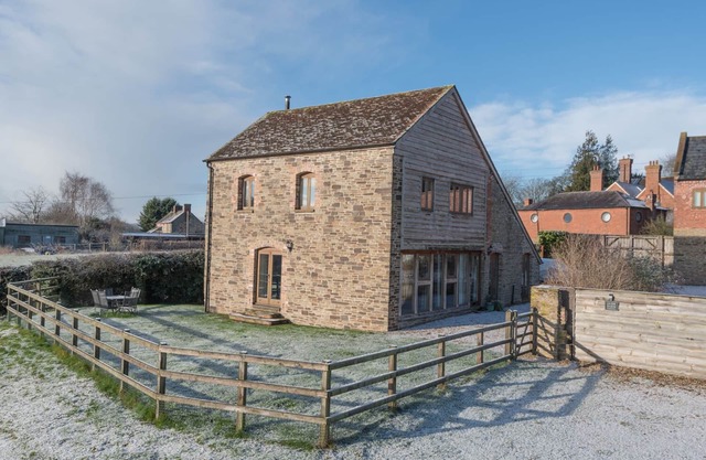 Glebe Barn, CAYNHAM