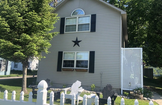 Glen Arbor Area Cottage - Lago Little Glen w / muelle privado