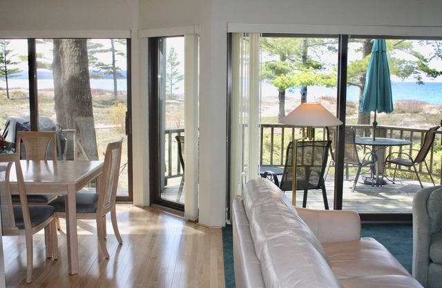 Lago Michigan Waterfront Condominium