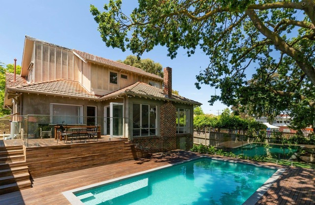 Glen Iris Road (Heated Pool)