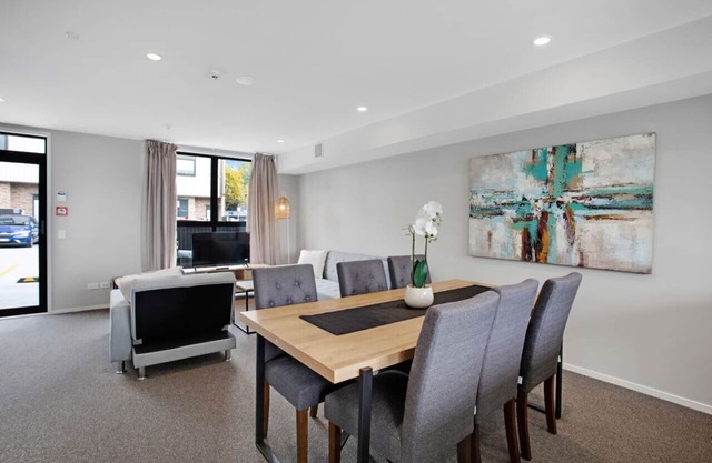 Glen's Townhouse with Parking and Wi-Fi