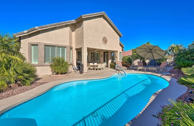 Glendale Getaway w/ Outdoor Pool + Gas Grill!