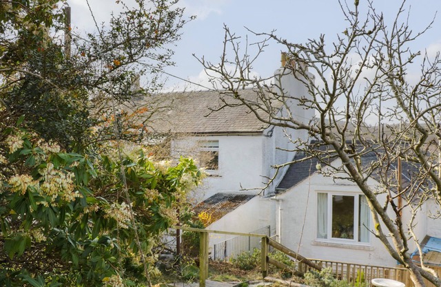 GLENDOWER APARTMENT, romantic, with a garden in Dalbeattie