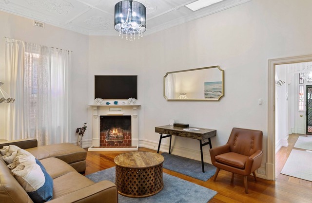 Glenelg Cottage by Marina