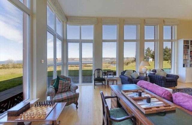 GLENFORSA HOUSE, pet friendly, with a garden in Salen, Isle Of Mull