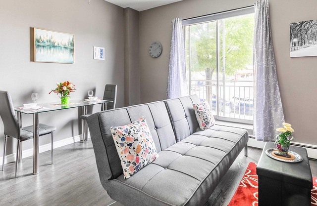 Glenview West Apartment w Patio - Near Downtown!