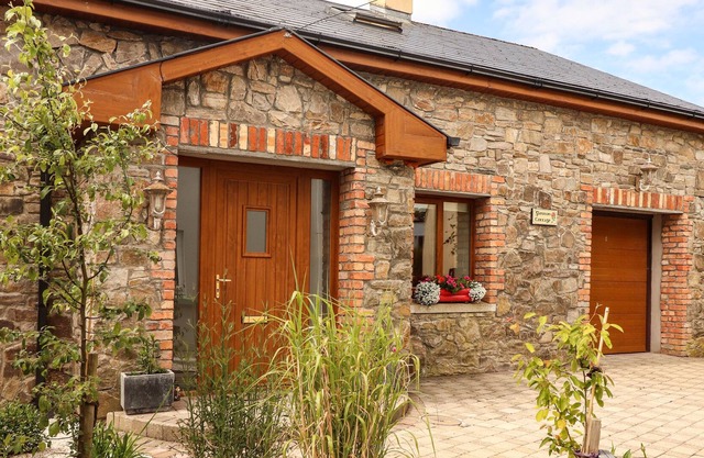 GLESTON COTTAGE, family friendly in Kilmihil, County Clare