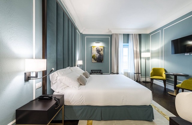Glimpse Hotel