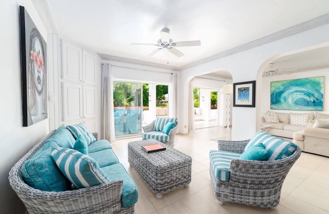 Glitter Bay's most spacious property with easy access to the beach!