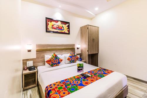 Glitz Hotels New United - Powai Lake