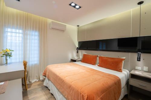 Global Hotel