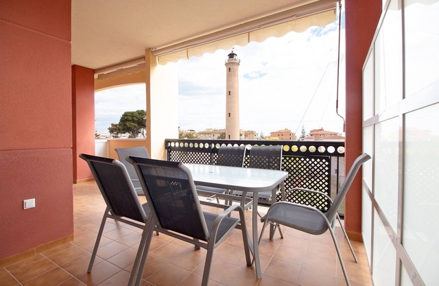Global Properties: Apartamento con terraza y piscina en la playa de Canet