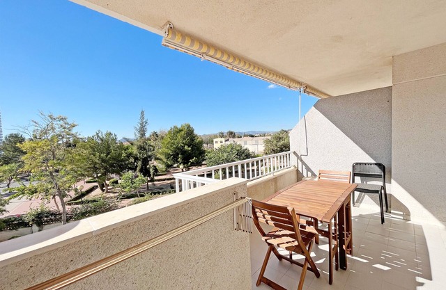 Global Properties: Apartamento de 3 dormitorios y terraza en la playa de Canet