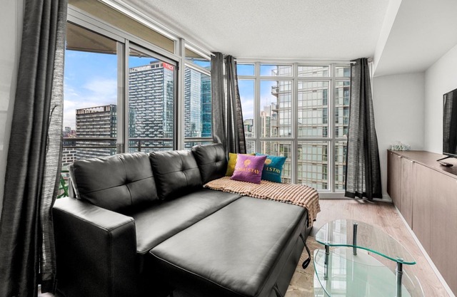 GLOBALSTAY 1 Bedroom with a Romantic View of Trains in Downtown