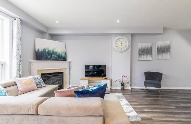 GLOBALSTAY . Family 3BR 2.5Bath Townhome. Hot Tub, BBQ, Gym