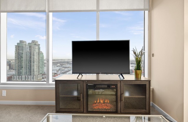 GLOBALSTAY.Unique 2Br 2BA Stampede, BMO view. Free Parking