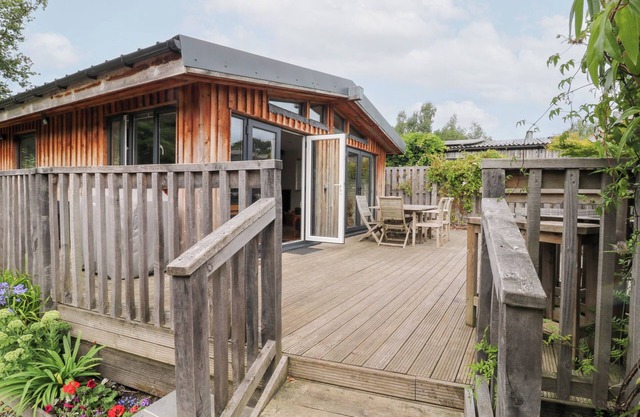 GLOCCAMAURA, pet friendly, with hot tub in Bovey Tracey