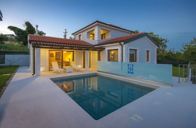 Gloria Vita - villa con piscina privada y jacuzzi interior