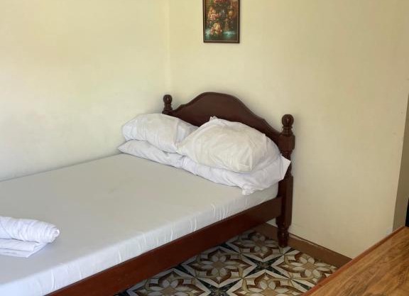 Glorias Travelers Inn