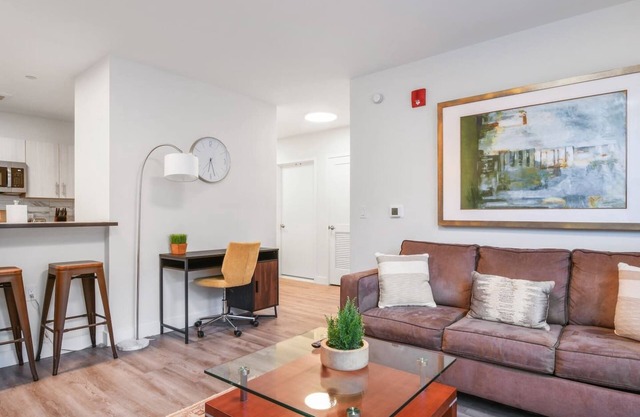Glorious ! 1BR King! Free Parking !30 min to NYC