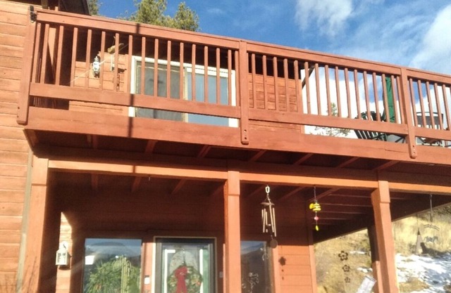 Wonderful Winter Wonderland! Close to ski resorts and open spaces for hiking.