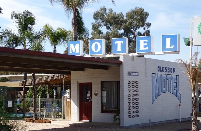 Glossop Motel