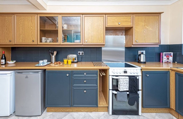 Glyn-y-Mor - Llanbedrog - a bungalow that sleeps 7 guests in 3 bedrooms