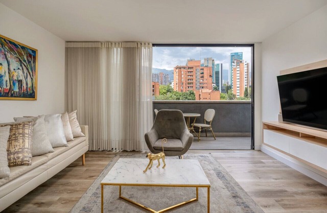 Go Living 506 · Cozy apt with AC-private balcony city view &Cowork