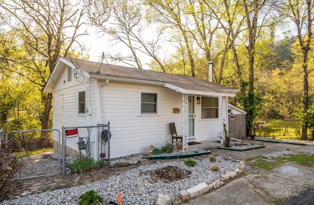 Goat Rock Cabin: Secluded Retreat with Fire Pit, Outdoor Shower, Hammock & Fenced Yard Near Trails!