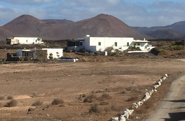 "Cabra estable" con vista al mar