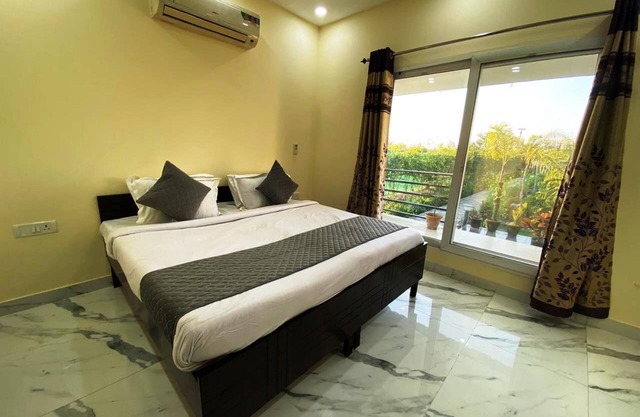 GoBravo 72 - 3BHK Farm with Pool & Garden Sec150 Noida